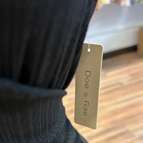 Doe & Rae Black Ribbed Halter Top - Picture 2 of 7